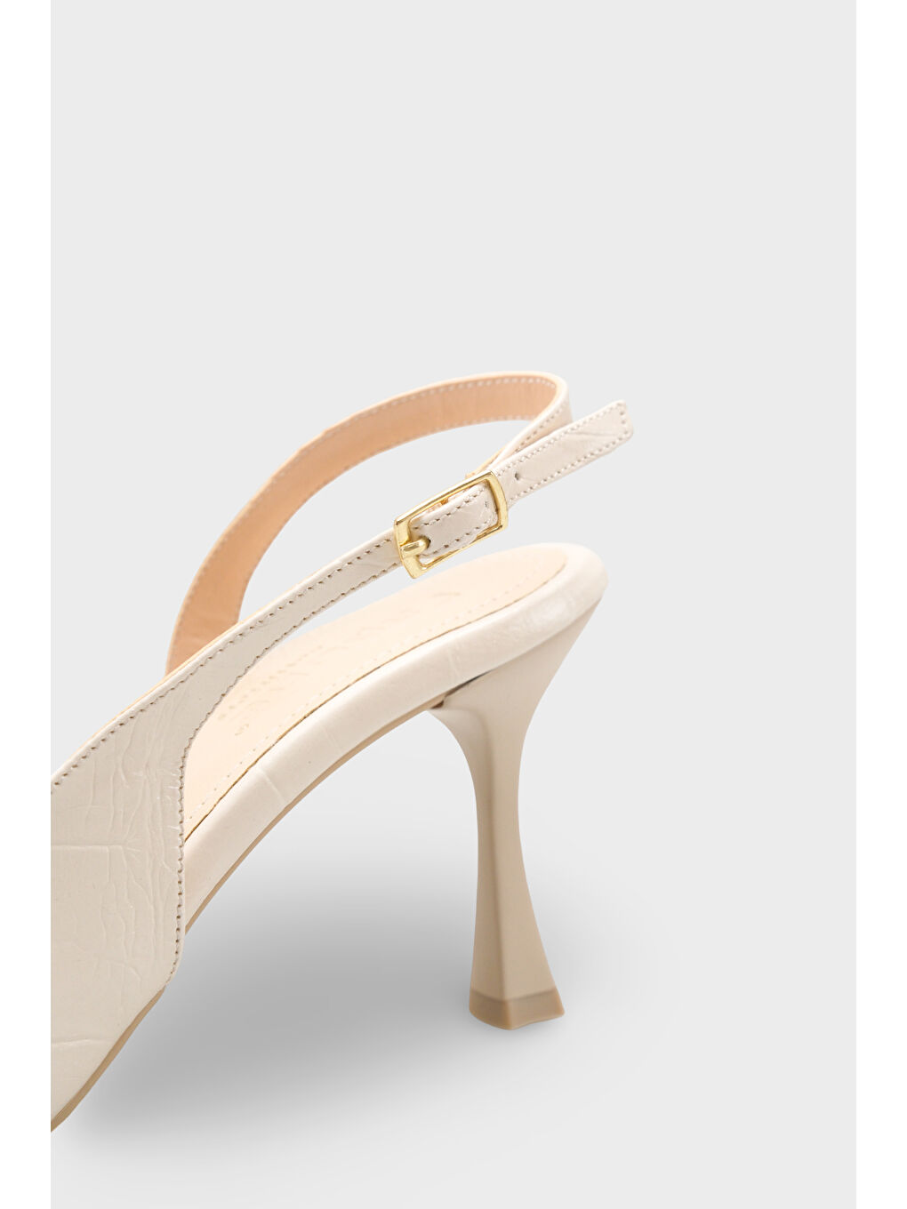 Bej Salli Sivri Burunlu Arkası Açık Orta Topuklu Kadın Ayakkabı-3