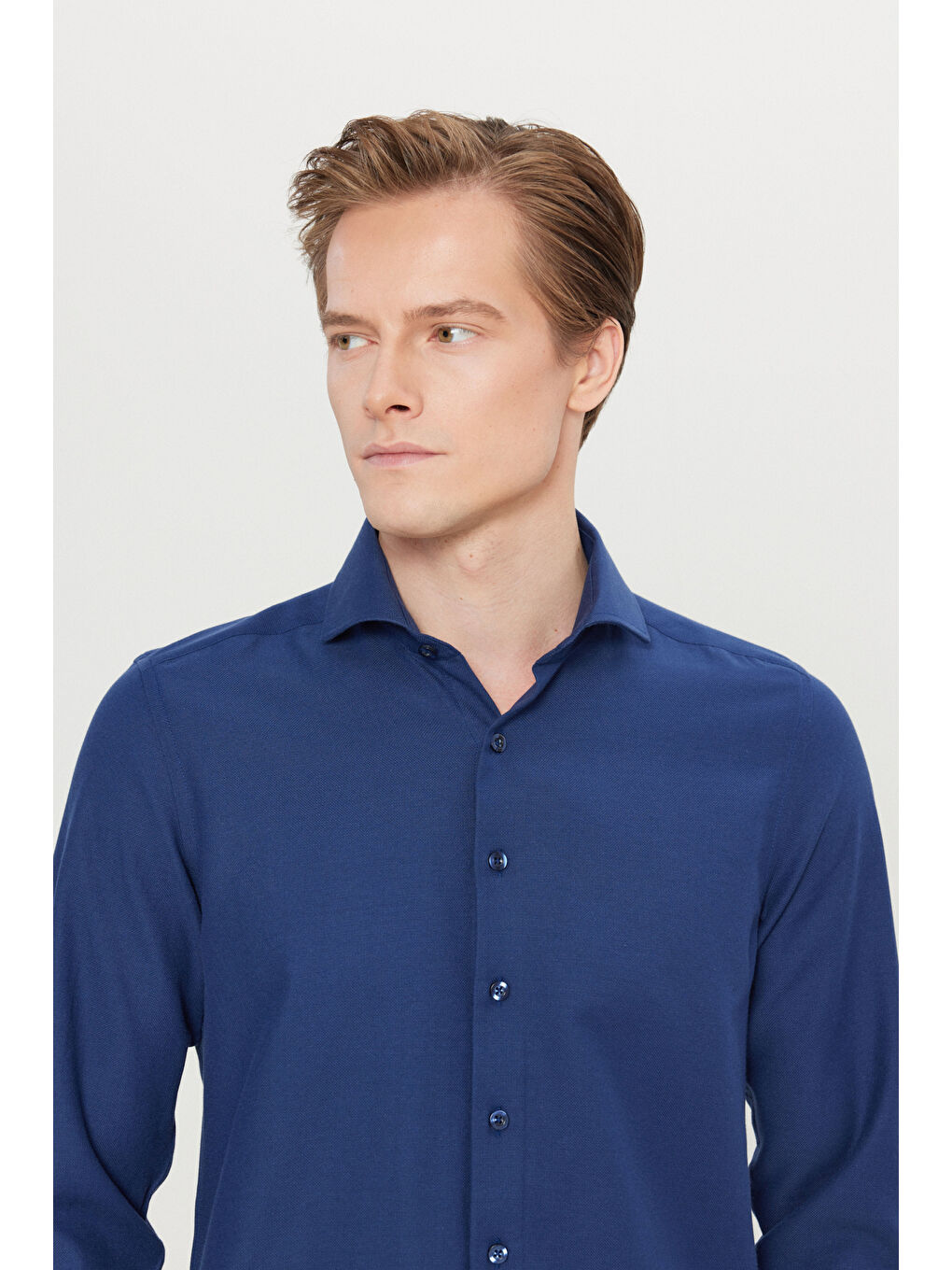 Erkek Lacivert Pamuklu Oxford Tailored Slim Fit Dar Kesim Küçük İtalyan Yaka Armürlü Gömlek-3