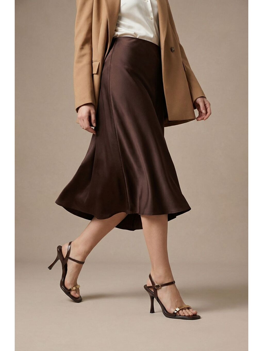 Kahverengi Reggi Küt Burunlu Metal Tek Bantlı Orta Topuklu Bilekten Bantlı Kadın Ayakkabı-7