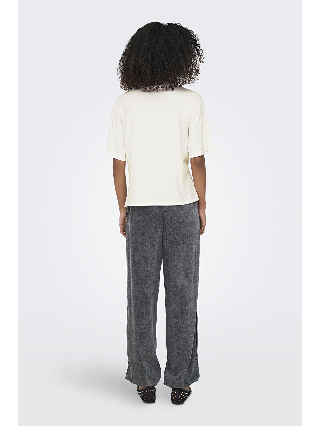 Beyaz Onlsanni Taşlı Pamuklu Regular Fit Bisiklet Yaka T Shirt 15346650-3