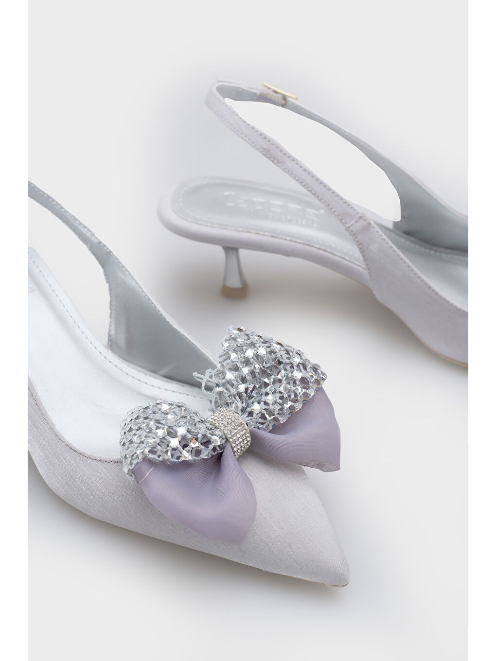 Gri Nikolia Taşlı Fiyonklu Sivri Burunlu Saten Orta Topuklu Kadın Ayakkabı-6