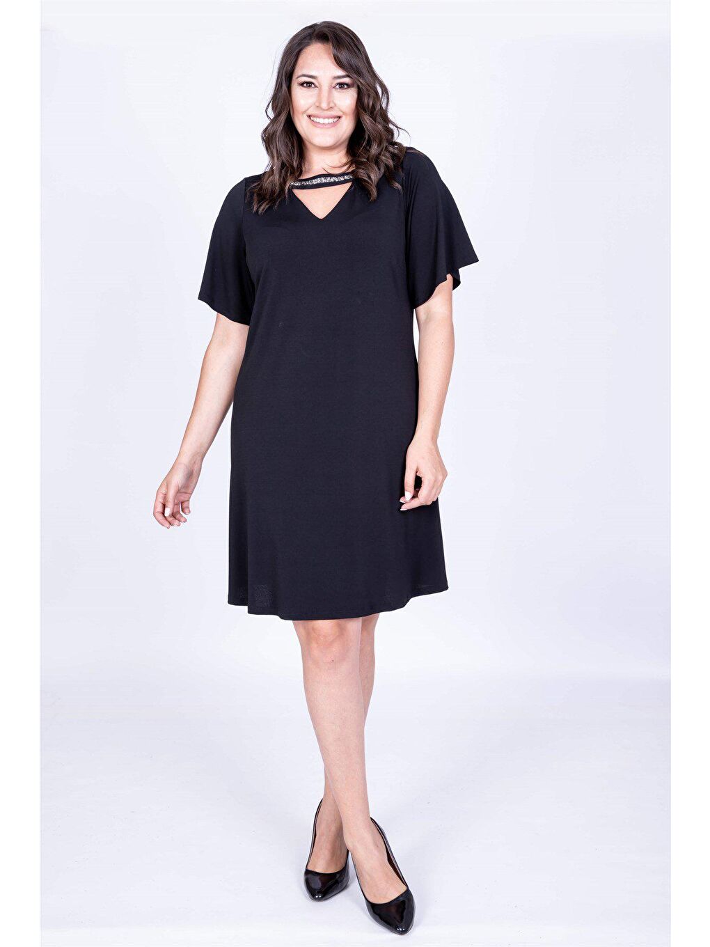 Siyah Yaka Çerçevesi Taşlı Elbise