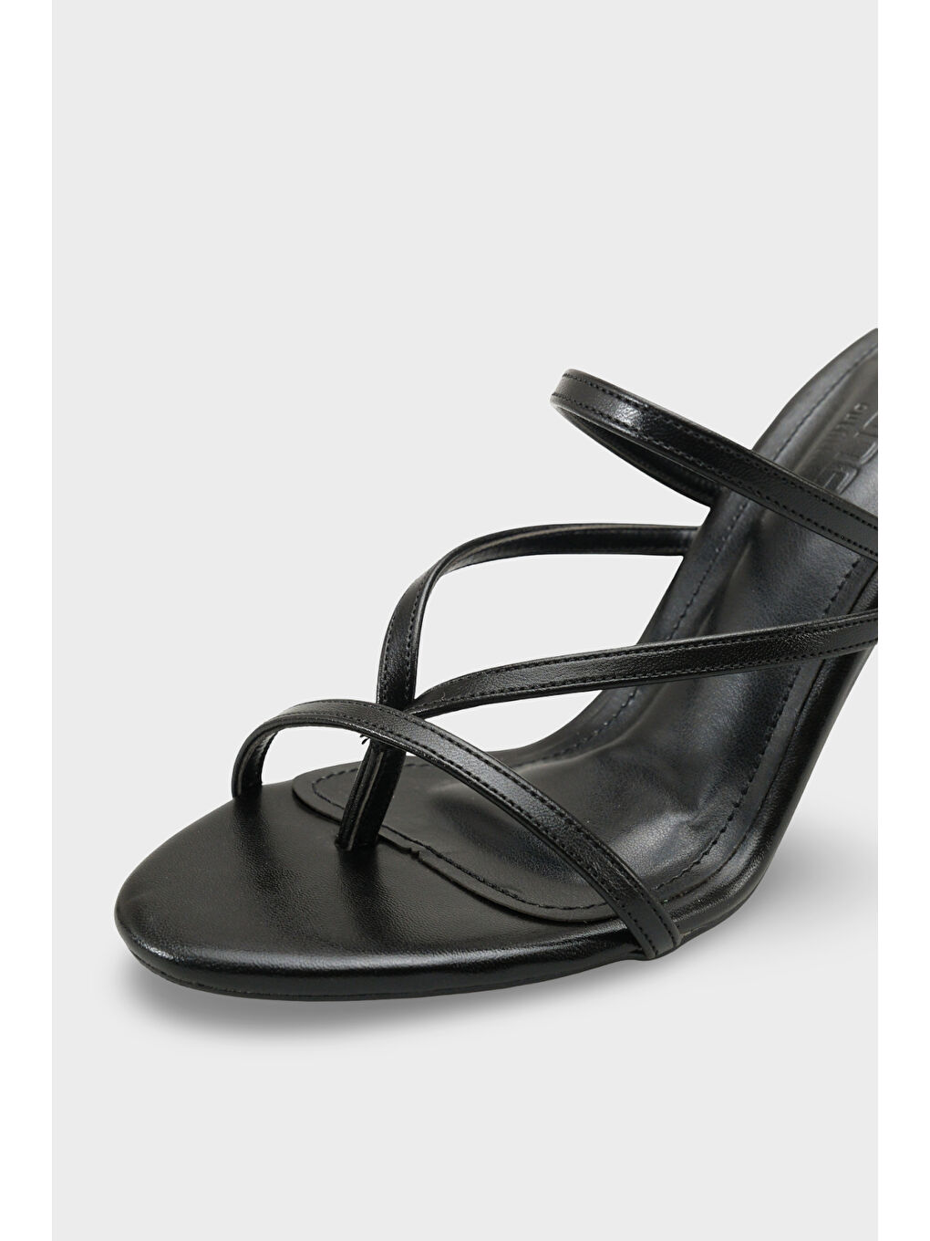 Siyah Vinnie Yuvarlak Burunlu Orta Topuklu Parmak Arası Kadın Terlik-3