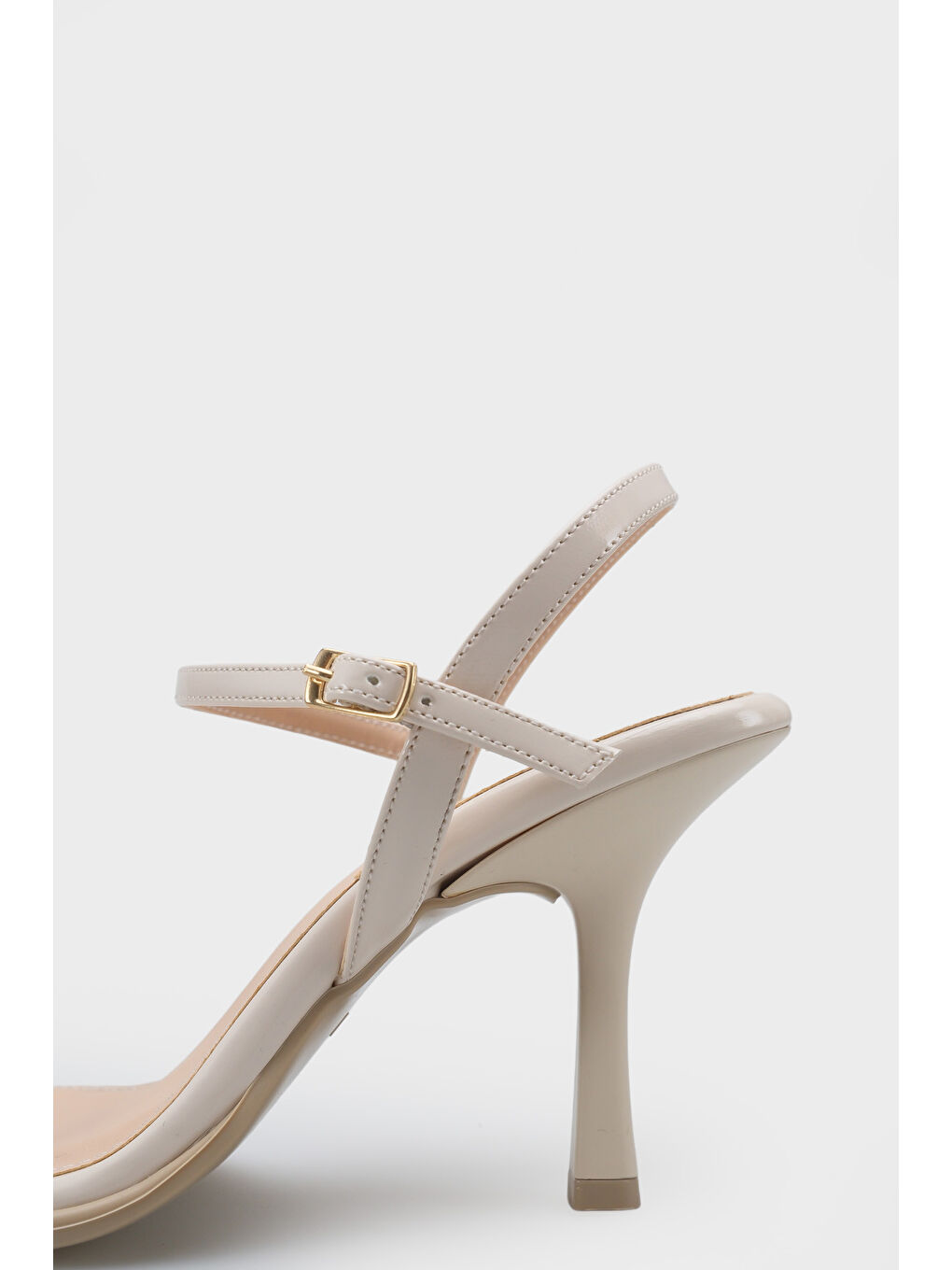 Bej Reggi Küt Burunlu Metal Tek Bantlı Orta Topuklu Bilekten Bantlı Kadın Ayakkabı-3