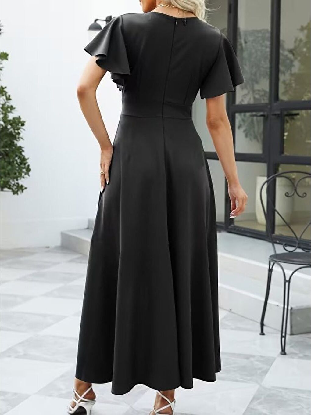 Siyah Kadın Kısa Kollu Kruvaze Yakalı ön Asimetrik Volanlı Uzun Ithal Krep Elbise-4
