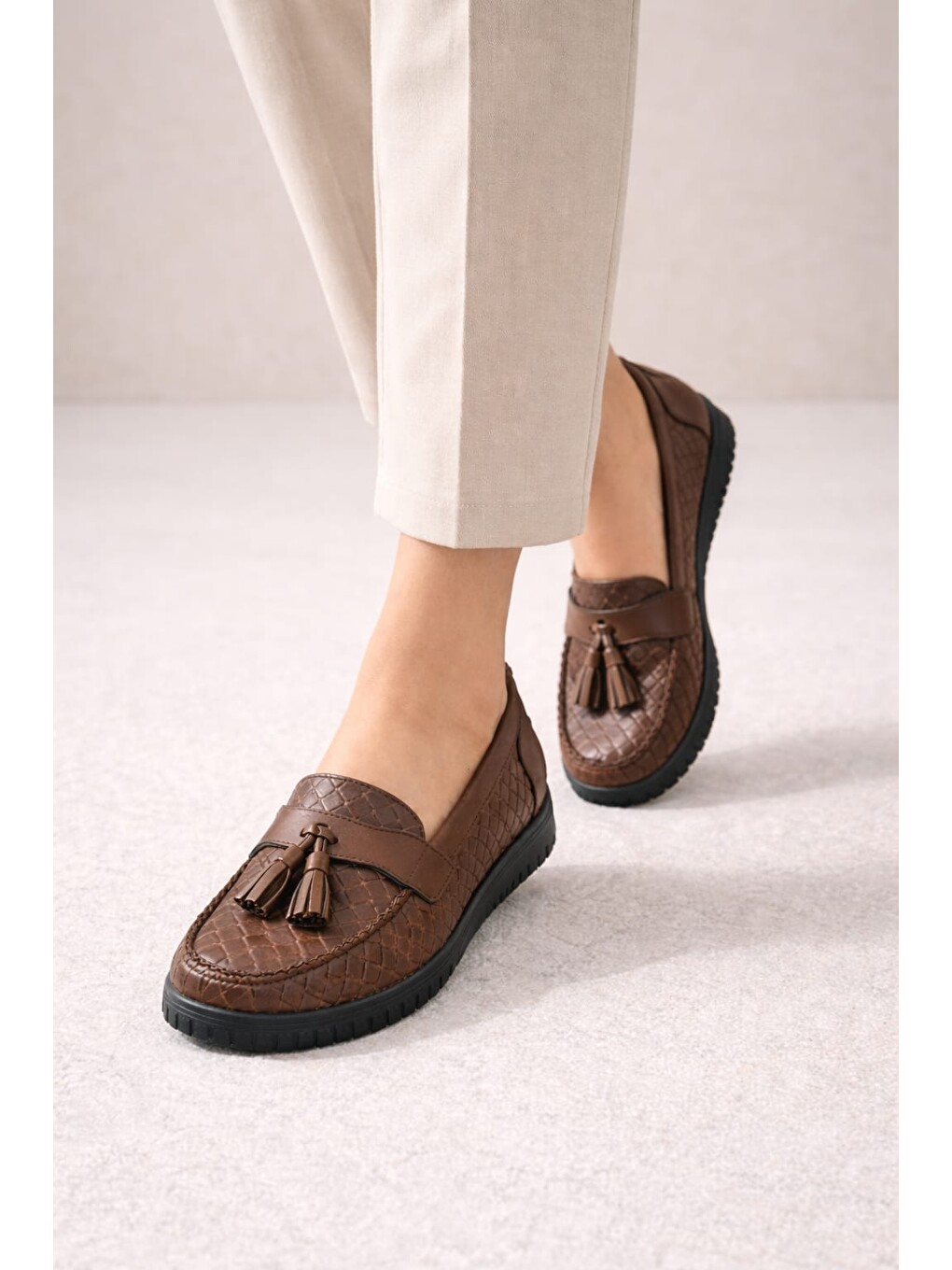 Kahverengi Kadın Örgü Desenli Püsküllü Rahat Comfort Loafer-1