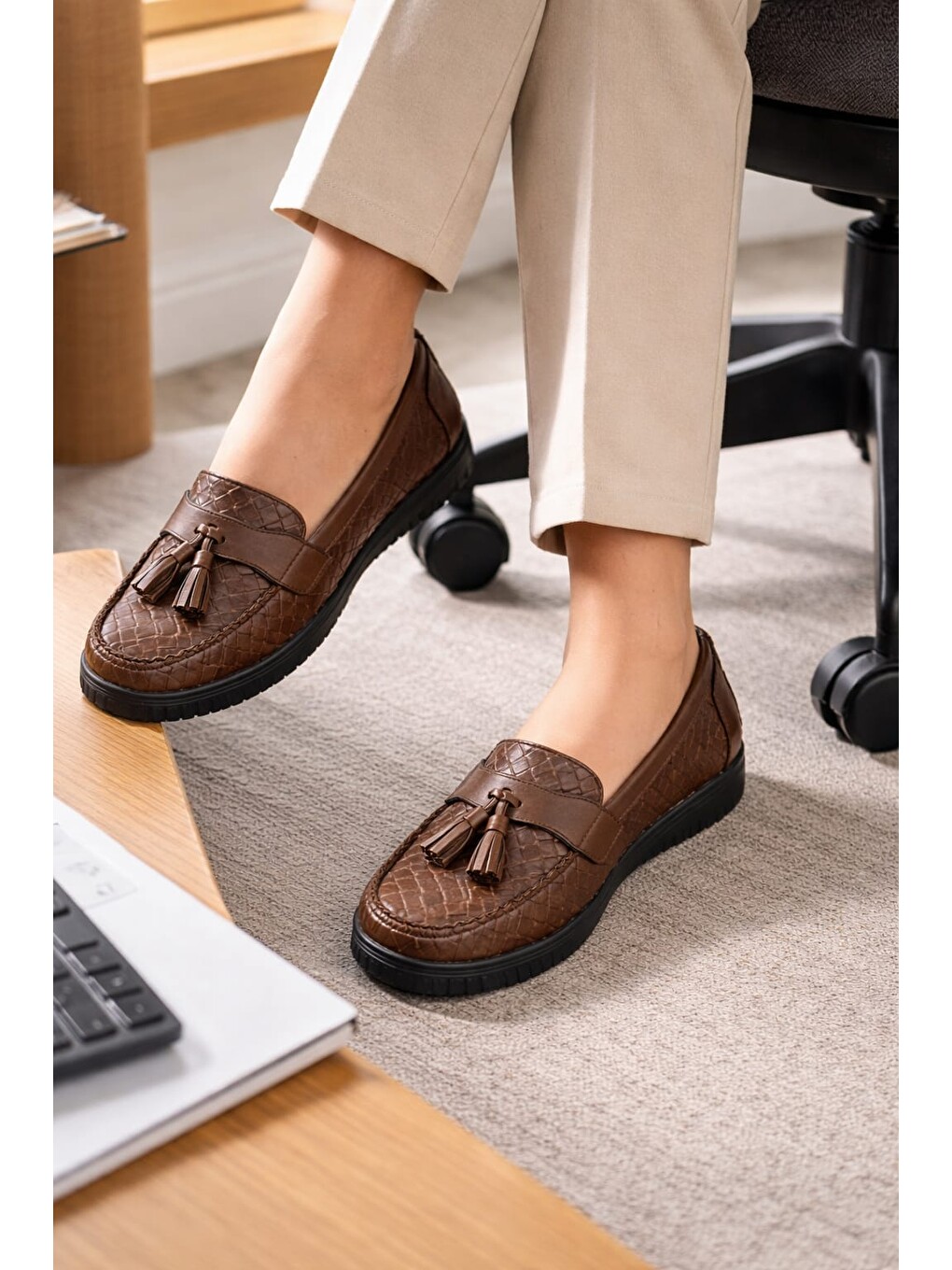Kahverengi Kadın Örgü Desenli Püsküllü Rahat Comfort Loafer-2