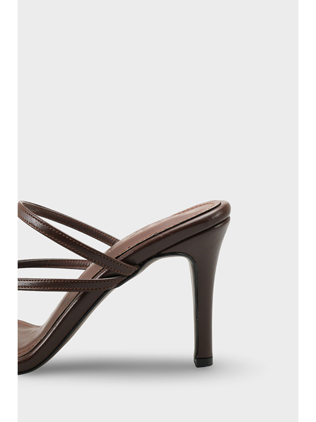 Kahverengi Vinnie Yuvarlak Burunlu Orta Topuklu Parmak Arası Kadın Terlik-4