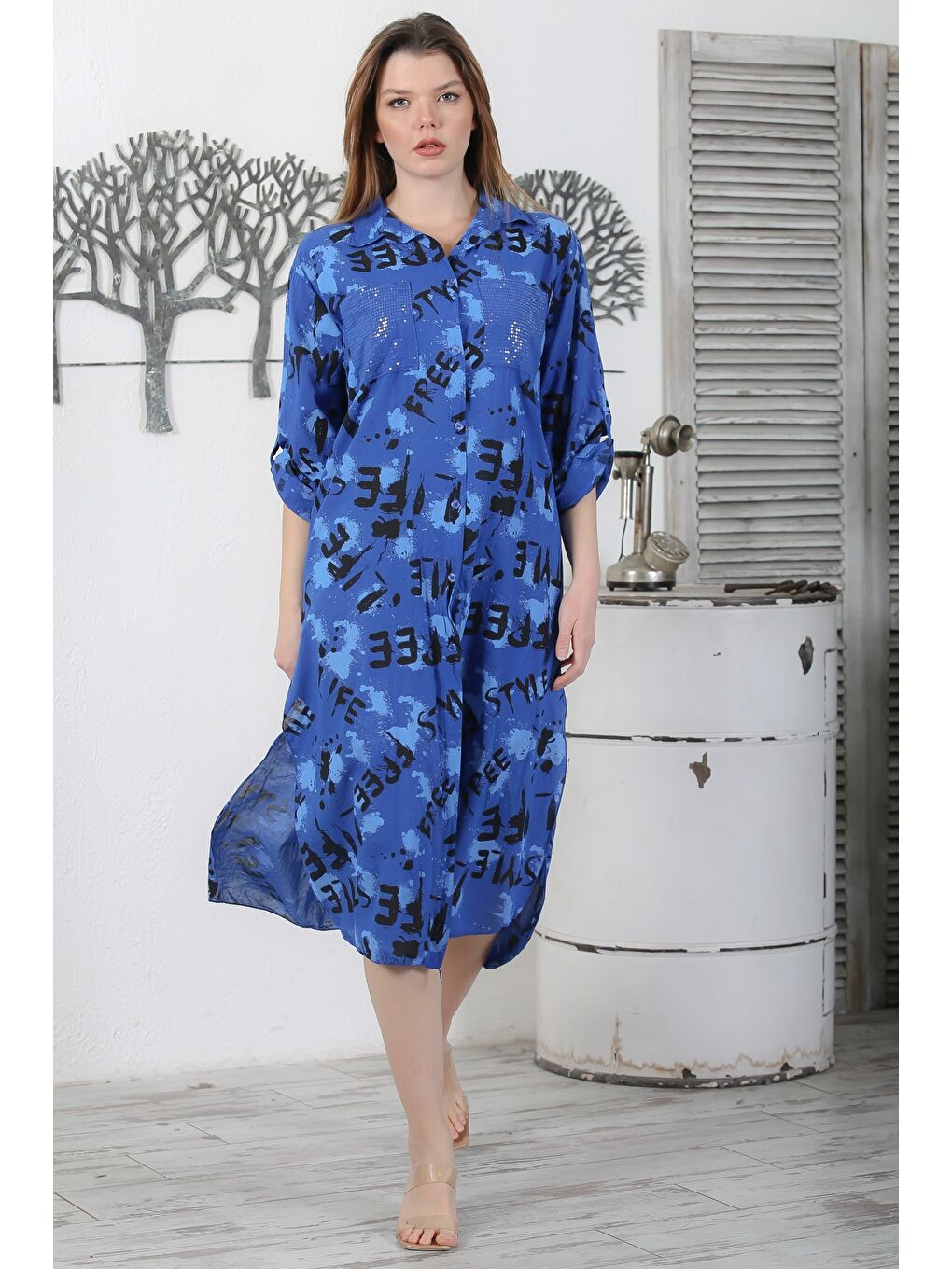 İtalyan Lacivert Düğmeli Uzun Kollu Desenli Çift Cepli Pul Payetli Dokuma Yazlık Elbise 130 65-4