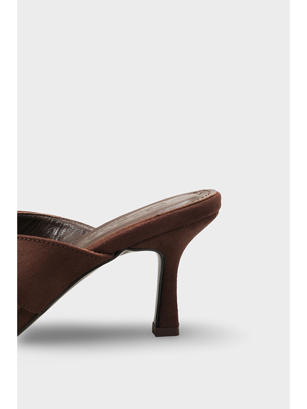 Beyaz Sissy Hakiki Deri Astarlı Küt Burunlu Çapraz Bantlı Orta Topuklu Kadın Terlik-4