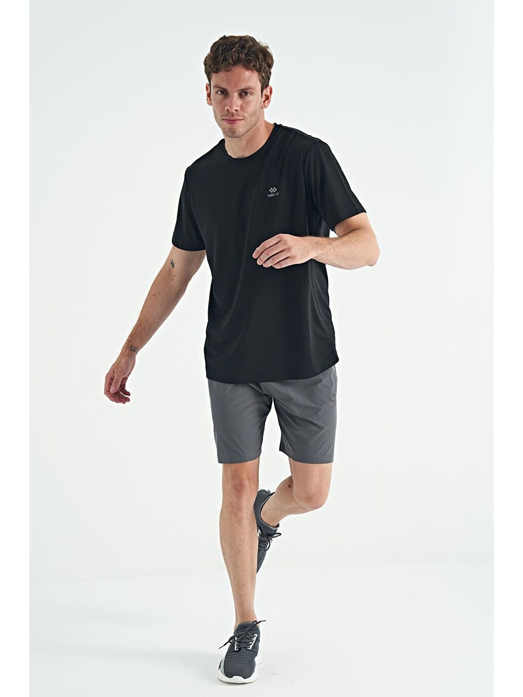 Siyah O Yaka Standart Kalıp Logo Desenli Aktif Spor Erkek Tişört  - 88255-4