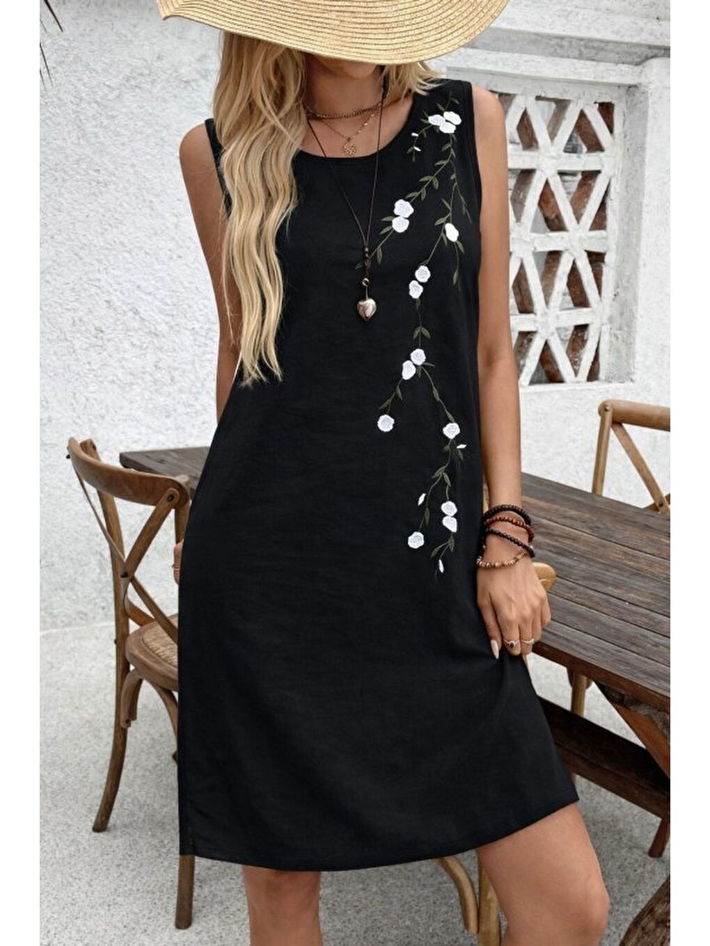 Siyah Kadın Askılı Yuvarlak Yakalı çiçek Desenli Kısa Elbise-1