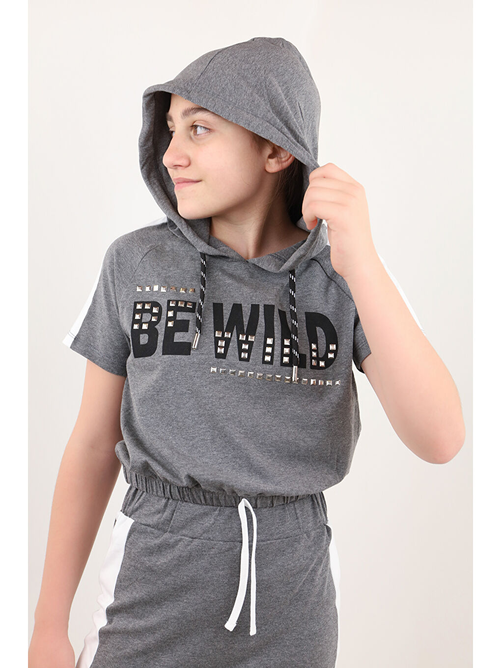 Antrasit Kız Çocuk BE WILD Baskılı Kapüşonlu Etekli Takım-1