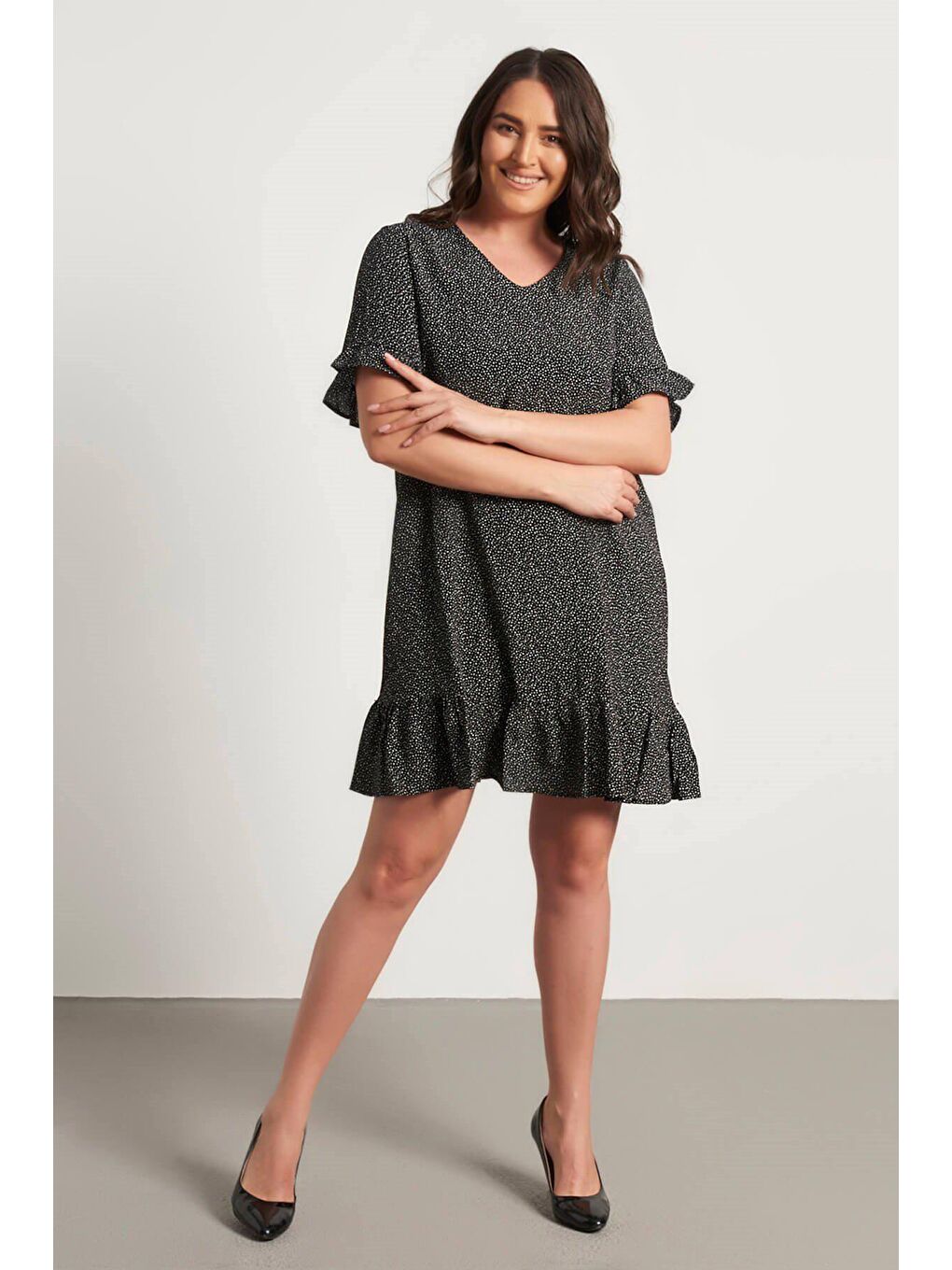 Siyah Eteği Ve Kolları Fırfırlı Elbise-2