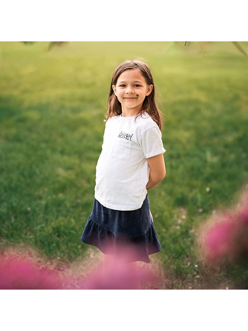 Beyaz Cepte Çiçek Detaylı Tshirt-2