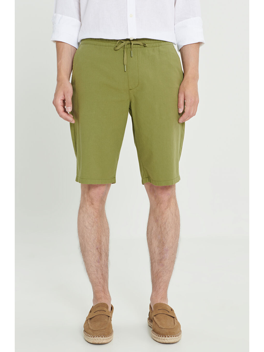 Erkek Haki Comfort Fit Rahat Kesim Yan Cepli Keten Şort