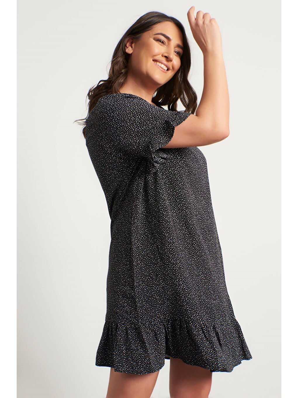 Siyah Eteği Ve Kolları Fırfırlı Elbise-3