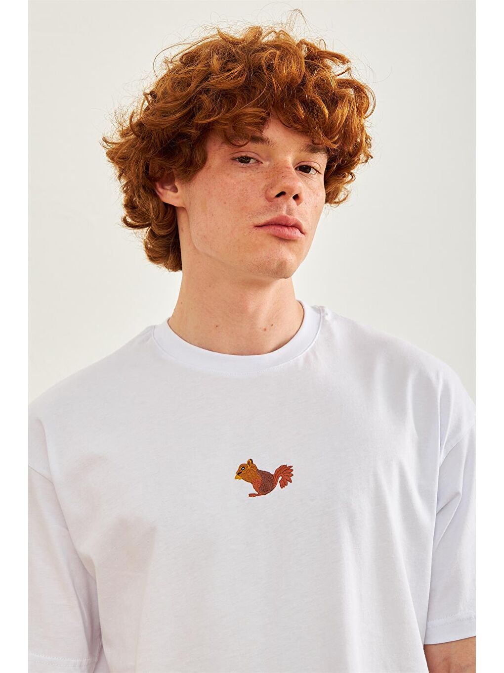 Erkek Sincap Nakışlı Oversize Tişört Beyaz-6