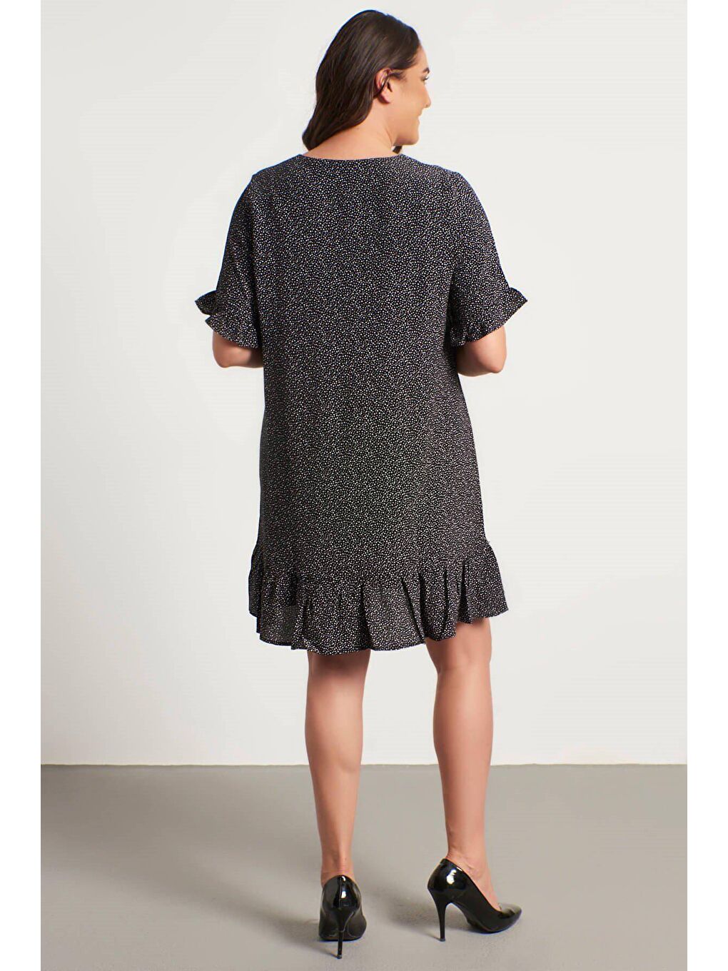 Siyah Eteği Ve Kolları Fırfırlı Elbise-4