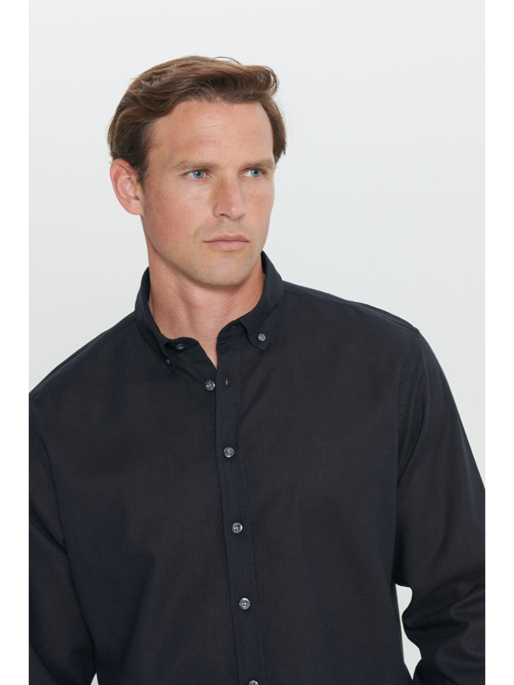 Erkek Siyah Comfort Fit Rahat Kesim Düğmeli Yaka Keten Gömlek-3