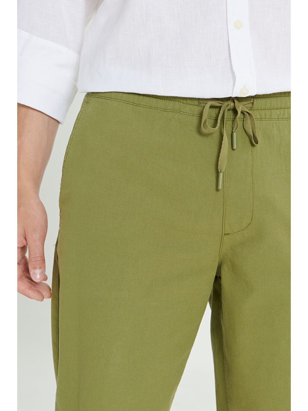 Erkek Haki Comfort Fit Rahat Kesim Yan Cepli Keten Şort-4