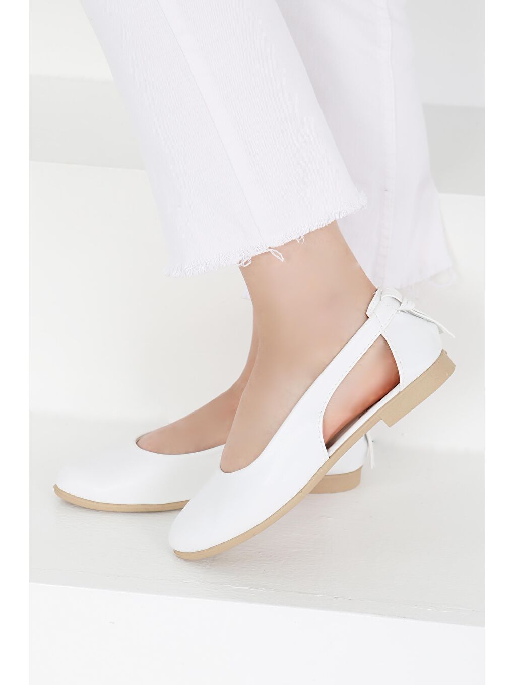 Kadın Beyaz Arkası Fiyonk Babet - 27415-2