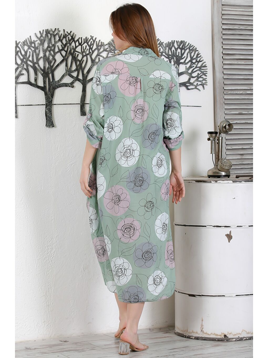 İtalyan Pastel Yeşili Düğmeli Uzun Kollu Çiçekli Çift Cepli Casual Dokuma Yazlık Elbise 130 65-5