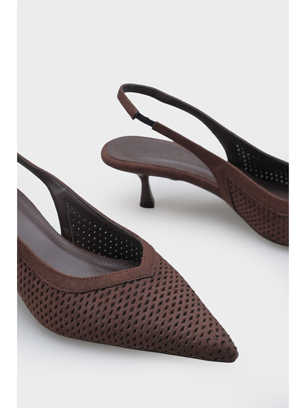 Kahverengi Flori Sivri Burunlu Orta Topuklu Arkası Açık Kadın Ayakkabı-6