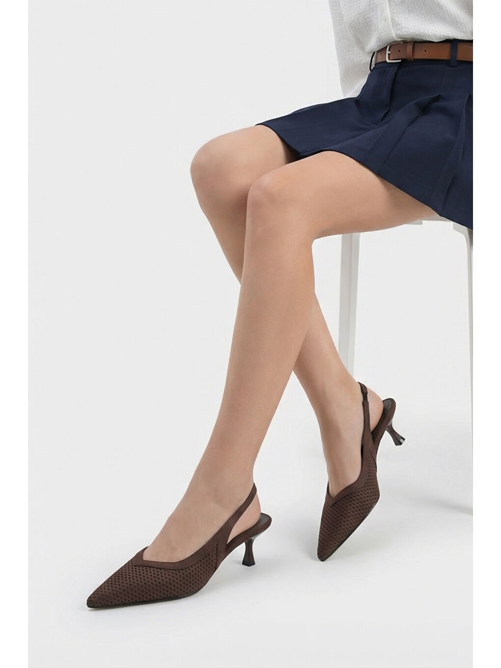 Kahverengi Flori Sivri Burunlu Orta Topuklu Arkası Açık Kadın Ayakkabı-7