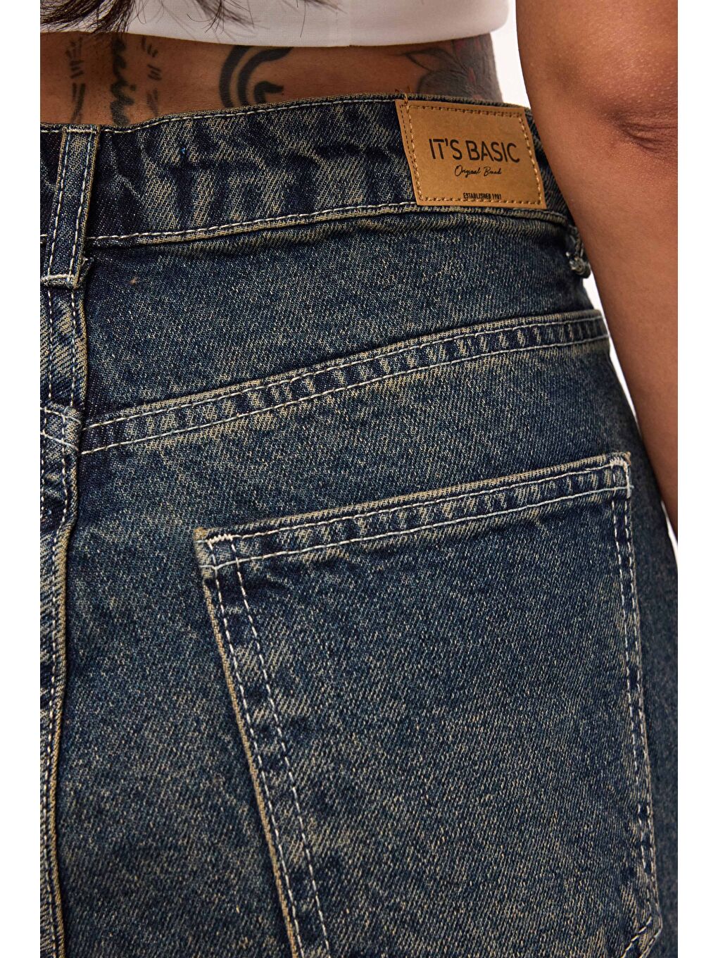 Mavi Kadın Koyu Jean 10s6 Mini Yırtık Detaylı Denim Şort-4