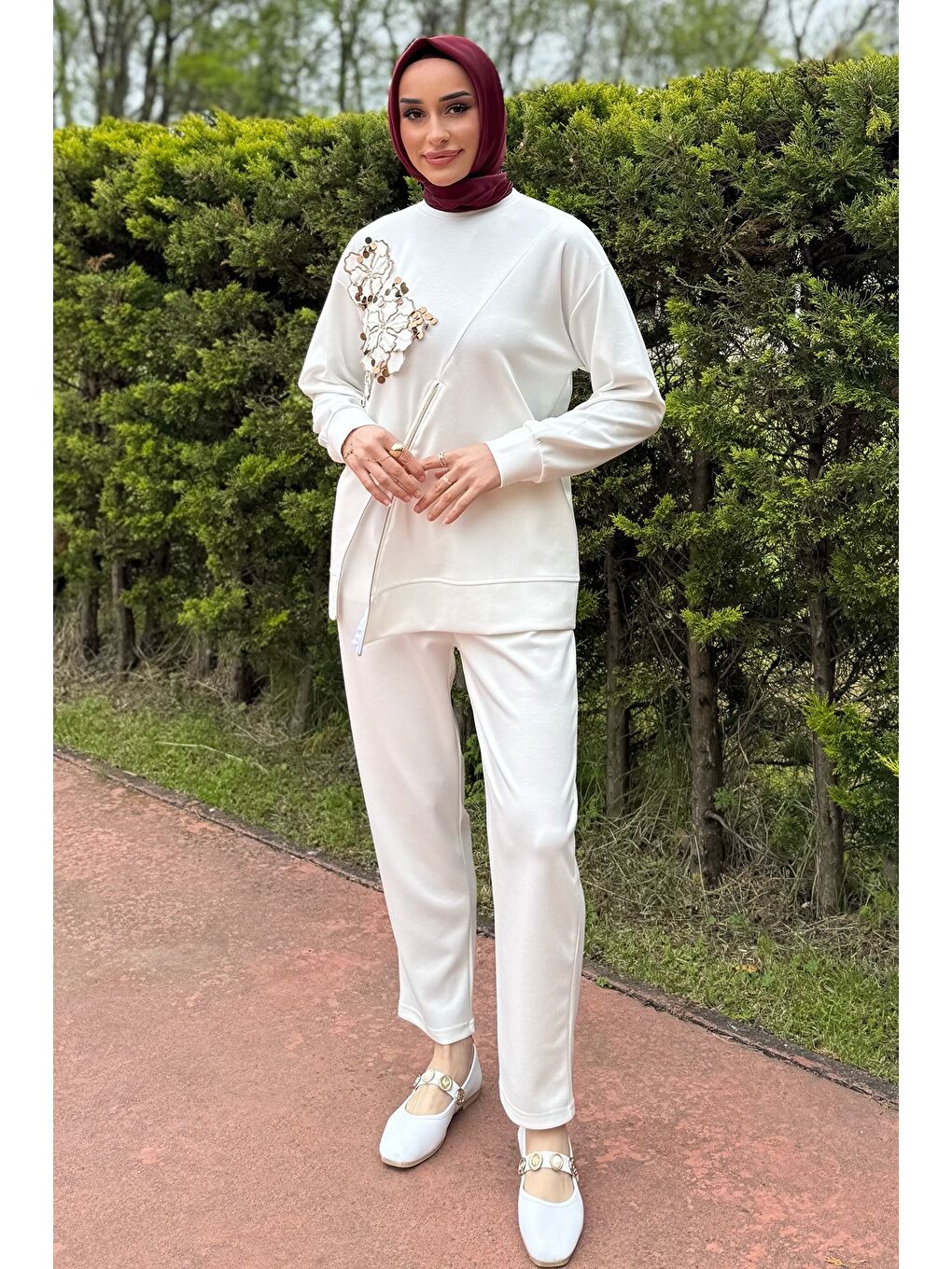 Ekru Tesettür Aplike Nakışlı Sweat Pantolon İkili Takım-1