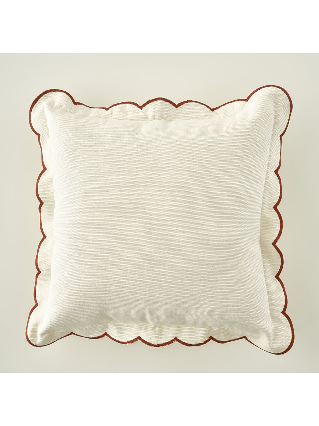 Kahverengi Scallop Kenar Kırlent Kılıfı Kiremit (43x43 cm)