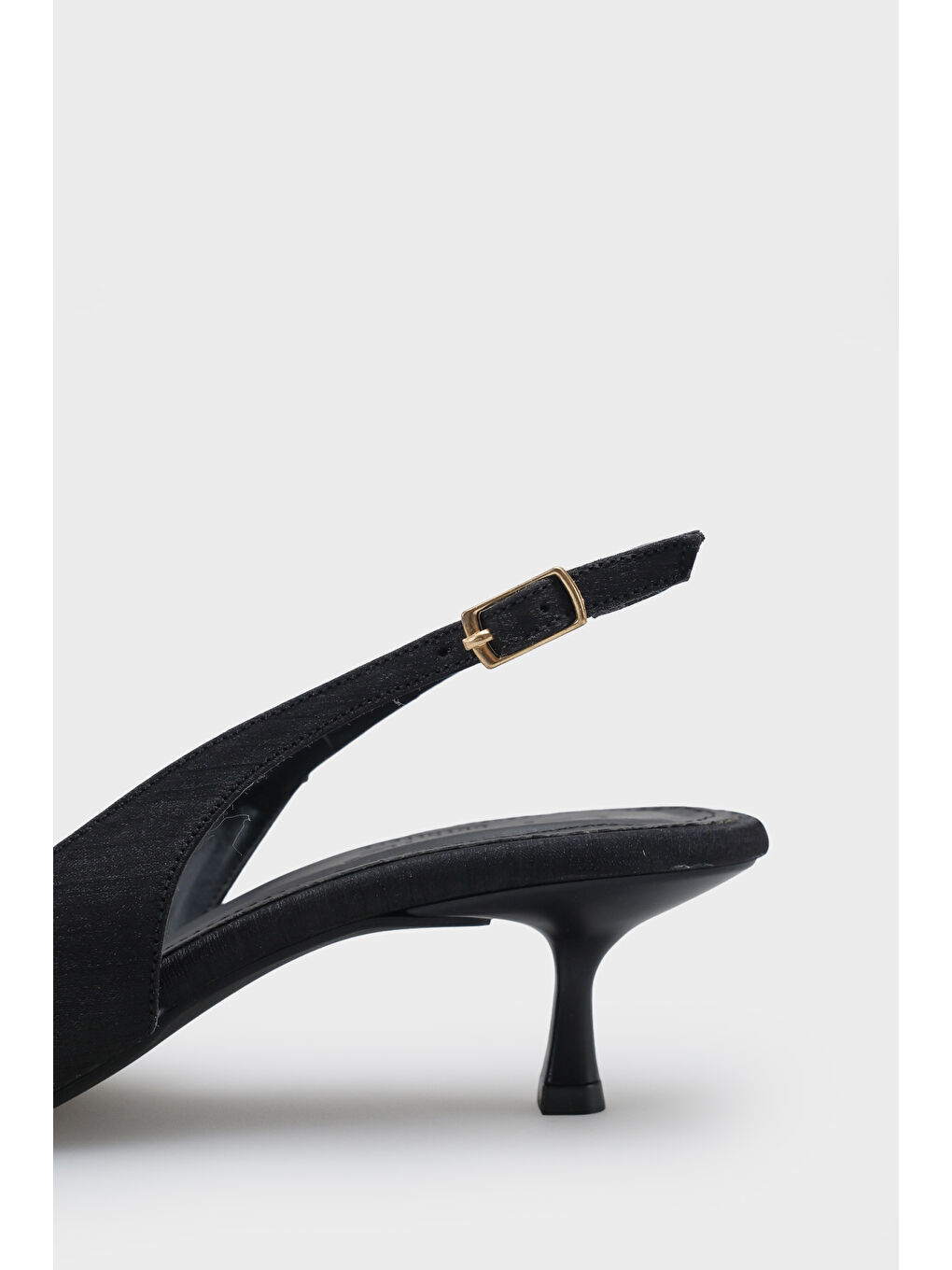 Siyah Nikolia Taşlı Fiyonklu Sivri Burunlu Saten Orta Topuklu Kadın Ayakkabı-5