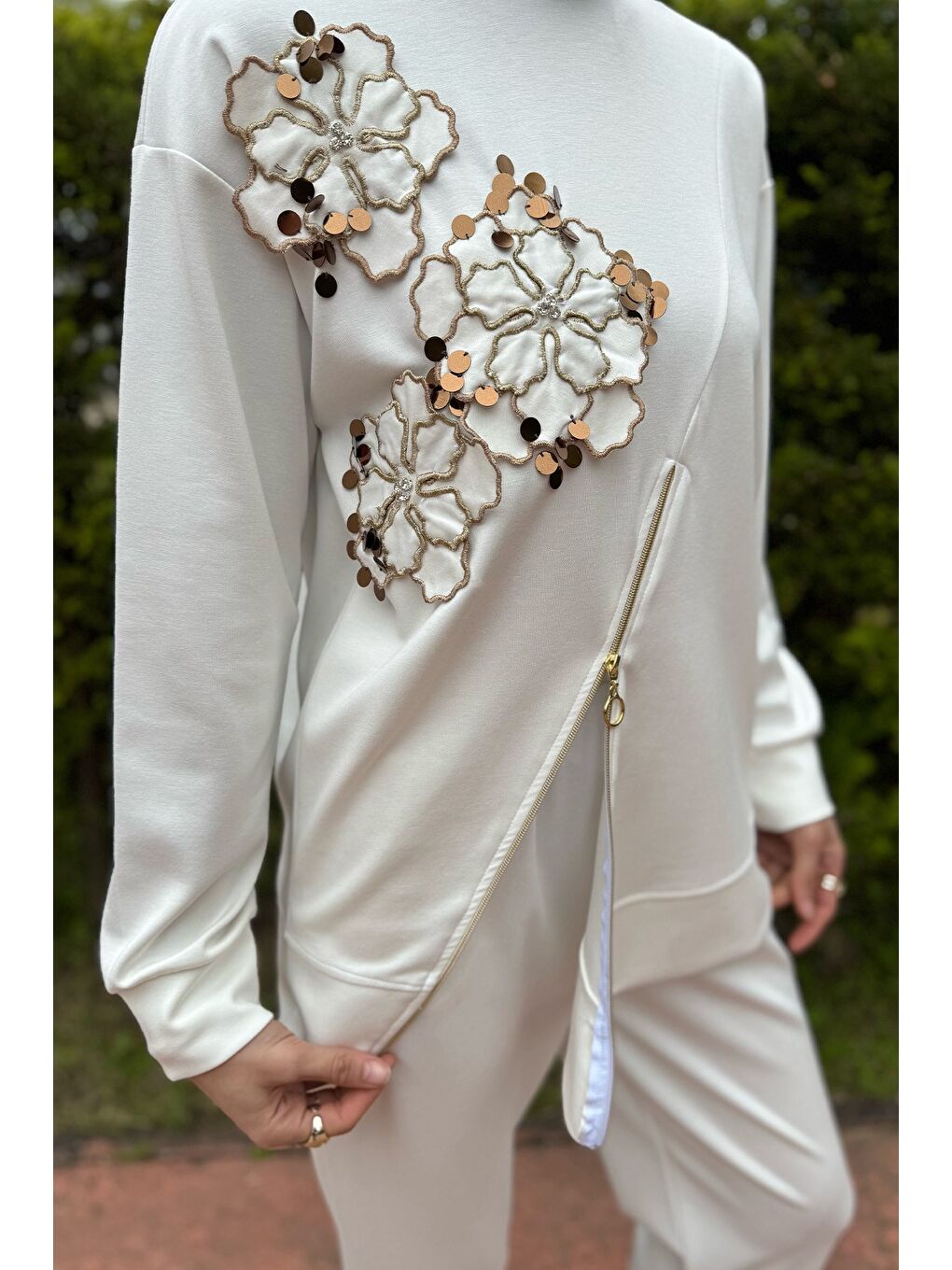 Ekru Tesettür Aplike Nakışlı Sweat Pantolon İkili Takım-5