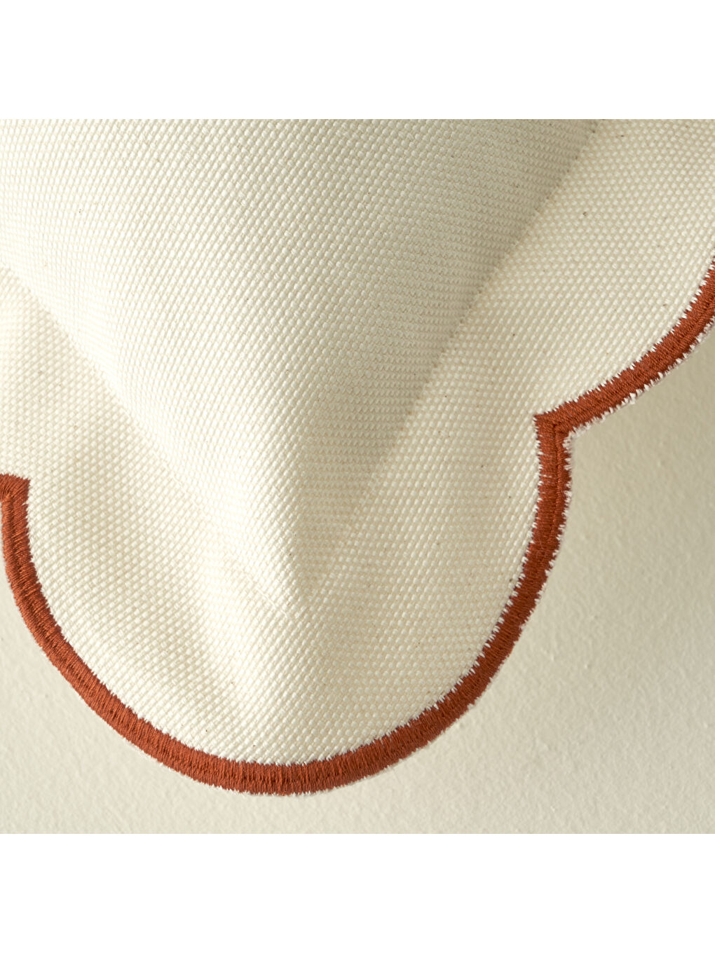 Kahverengi Scallop Kenar Kırlent Kılıfı Kiremit (43x43 cm)-1