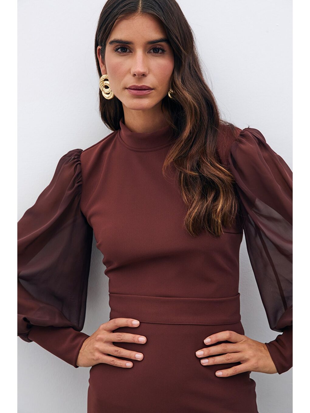 Kahverengi Dik Yaka Şifon Kol Detaylı Bluz - Kahve-4