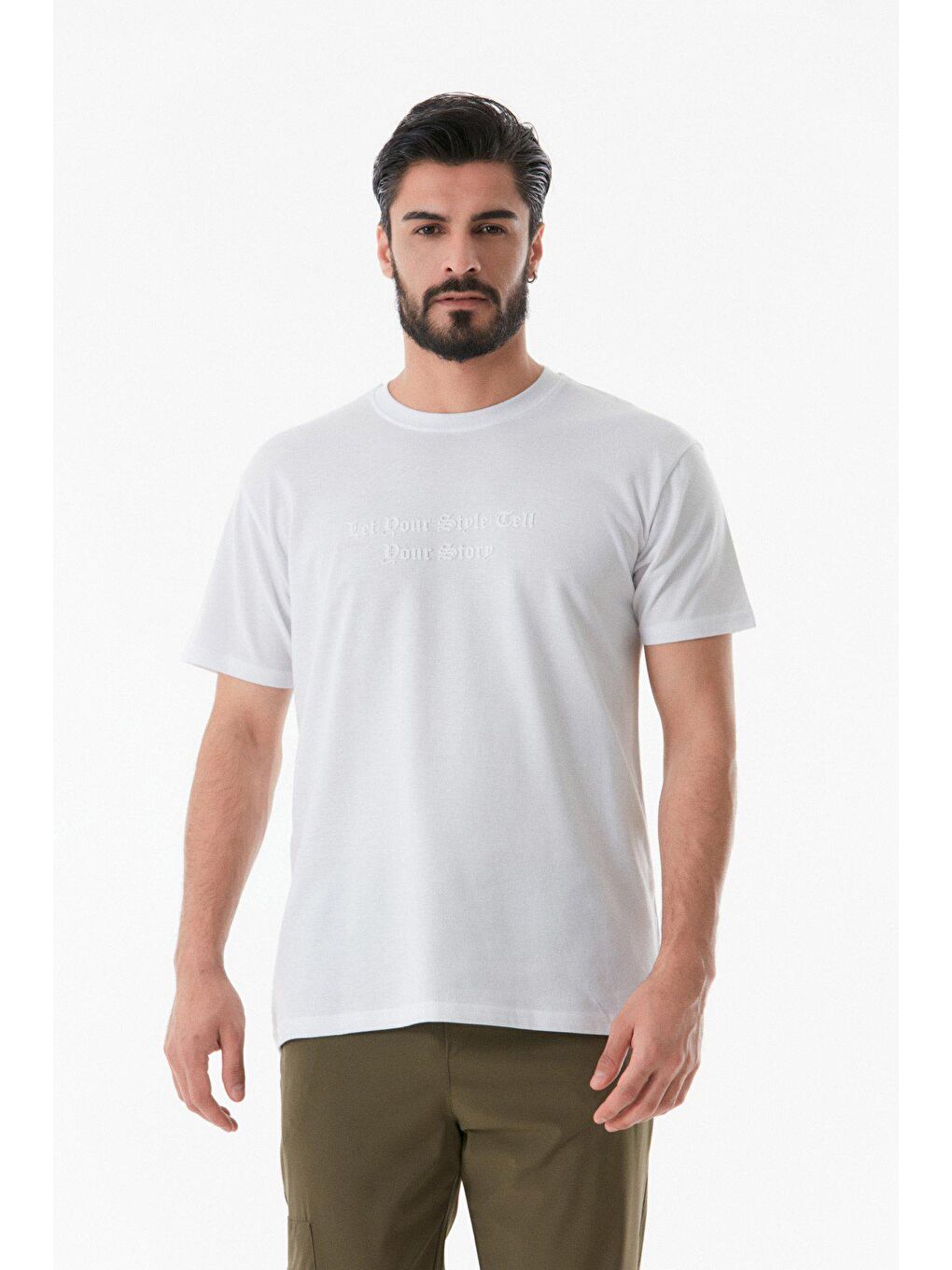 Beyaz Yazı Kabartmalı Bisiklet Yaka Erkek Tişört