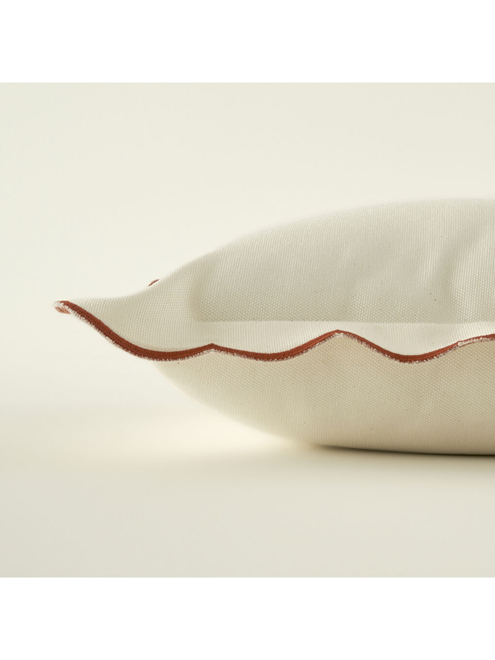 Kahverengi Scallop Kenar Kırlent Kılıfı Kiremit (43x43 cm)-2