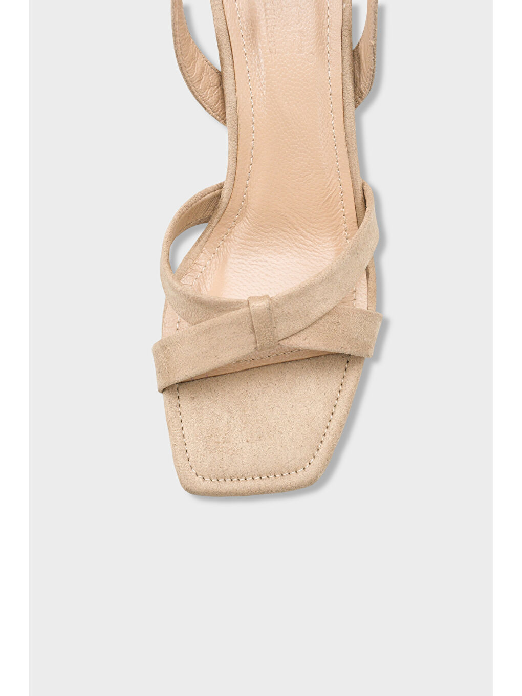 Bej Roxana Hakiki Deri Astarlı Küt Burunlu Çapraz Bantlı Orta Topuklu Kadın Ayakkabı-2