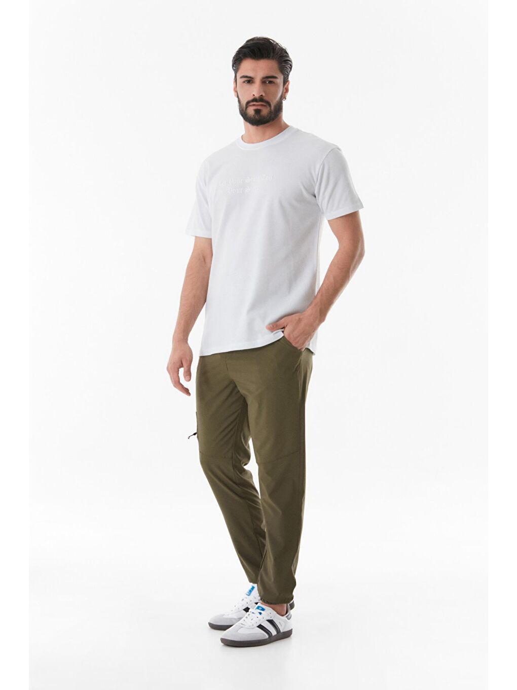 Beyaz Yazı Kabartmalı Bisiklet Yaka Erkek Tişört-1