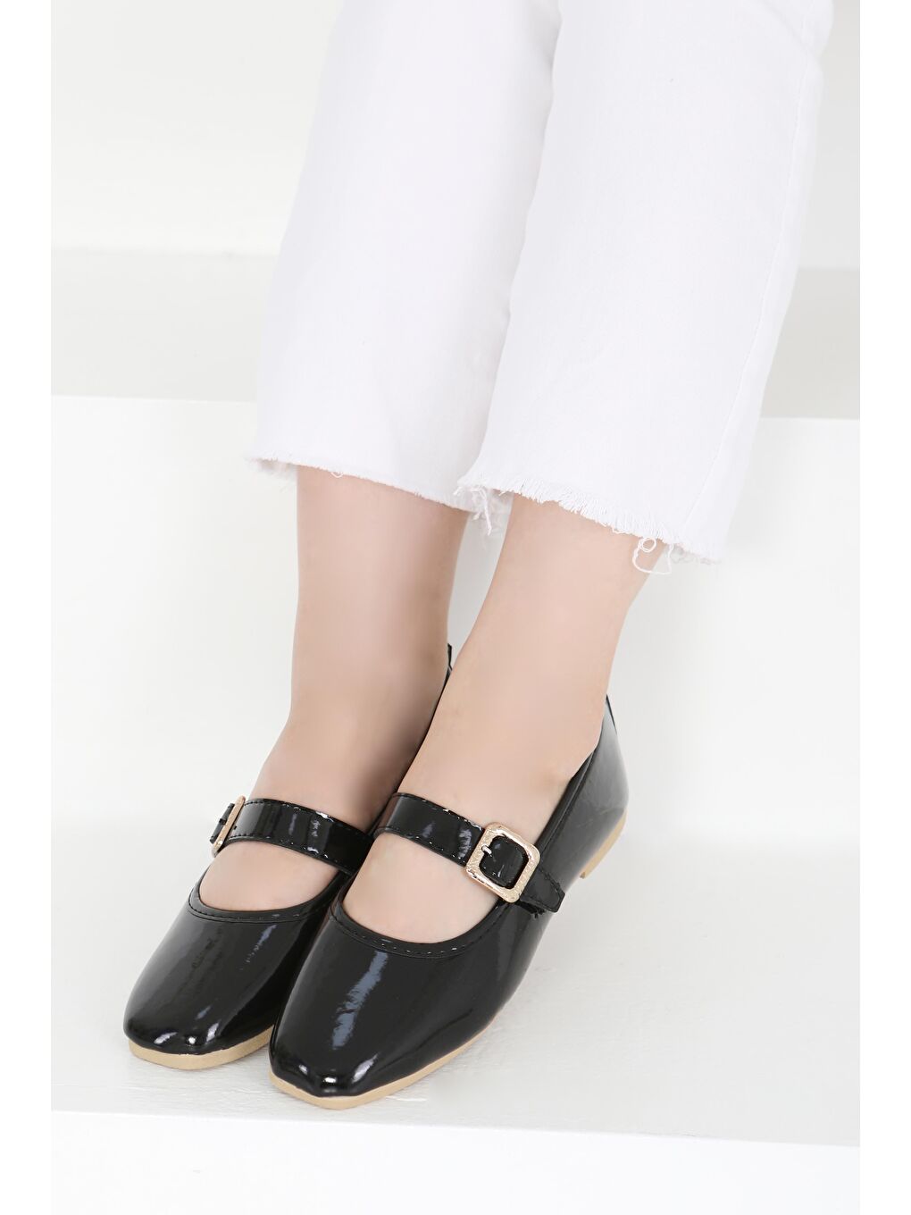 Kadın Siyah Tokalı Babet - 27416-1