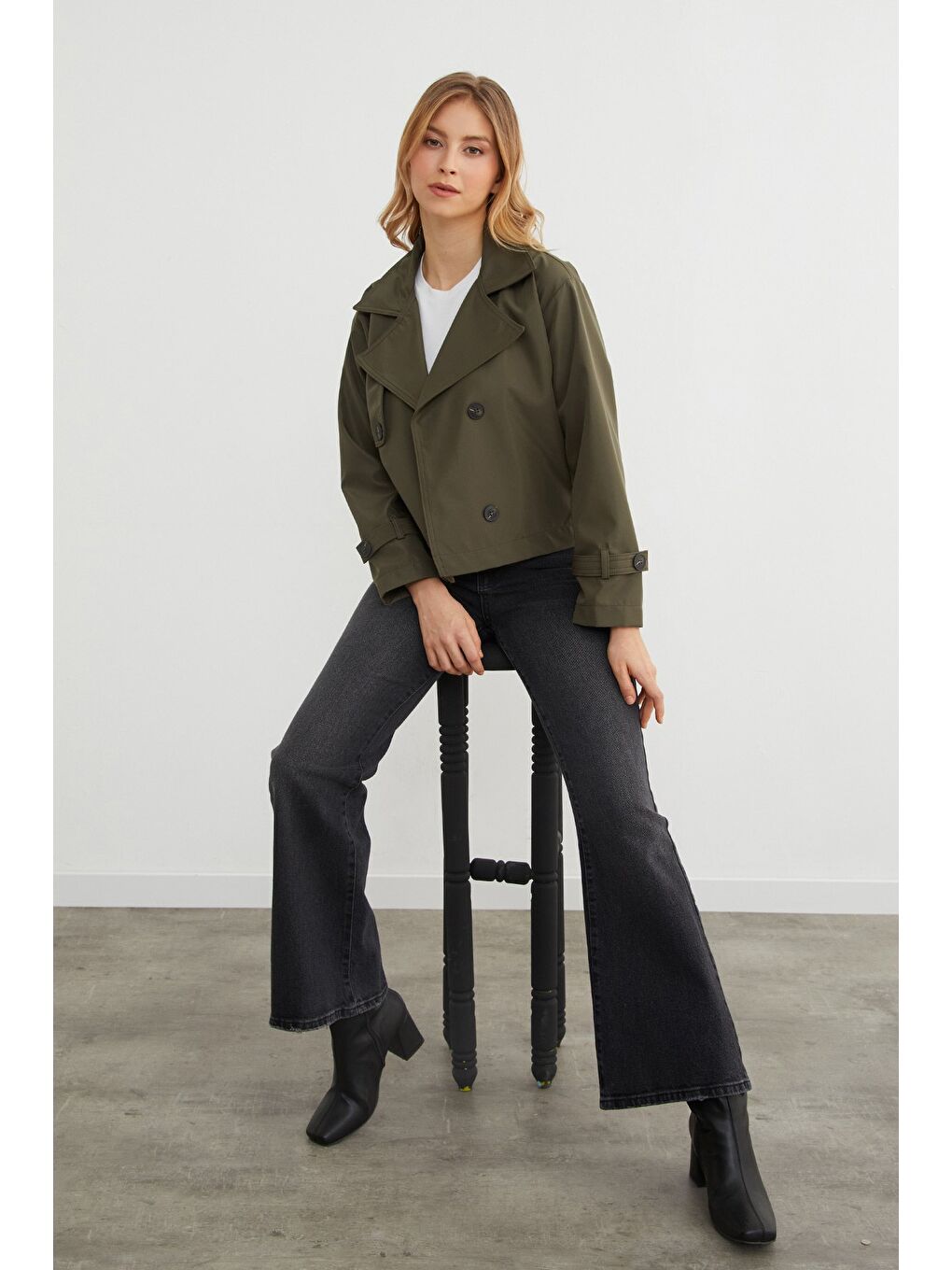 Haki Basic Düğmeli Kruvaze Yaka Kısa Trençkot-1