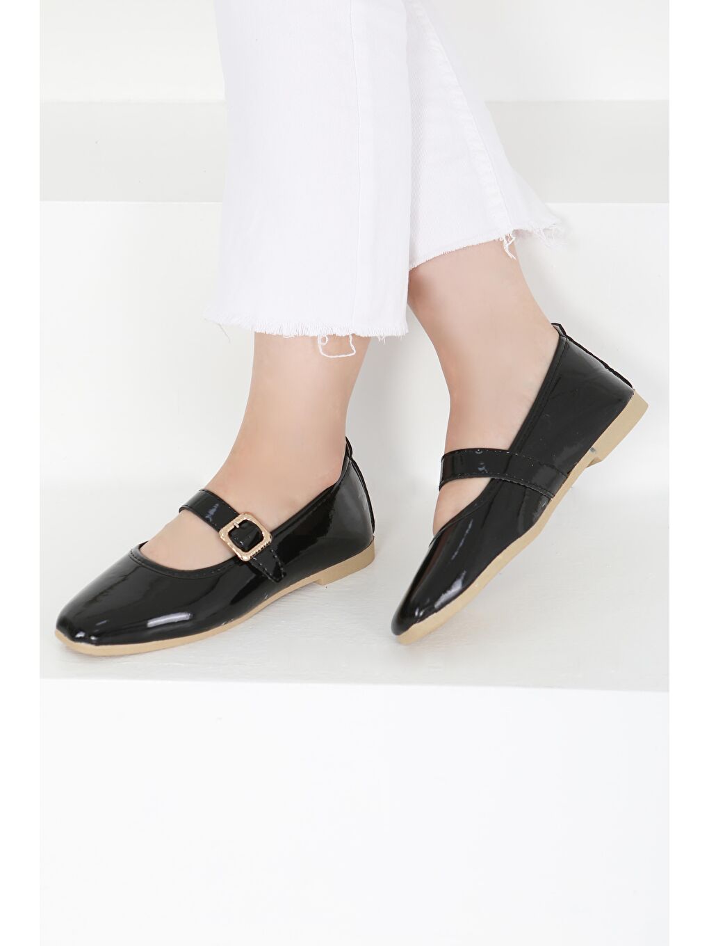 Kadın Siyah Tokalı Babet - 27416-2