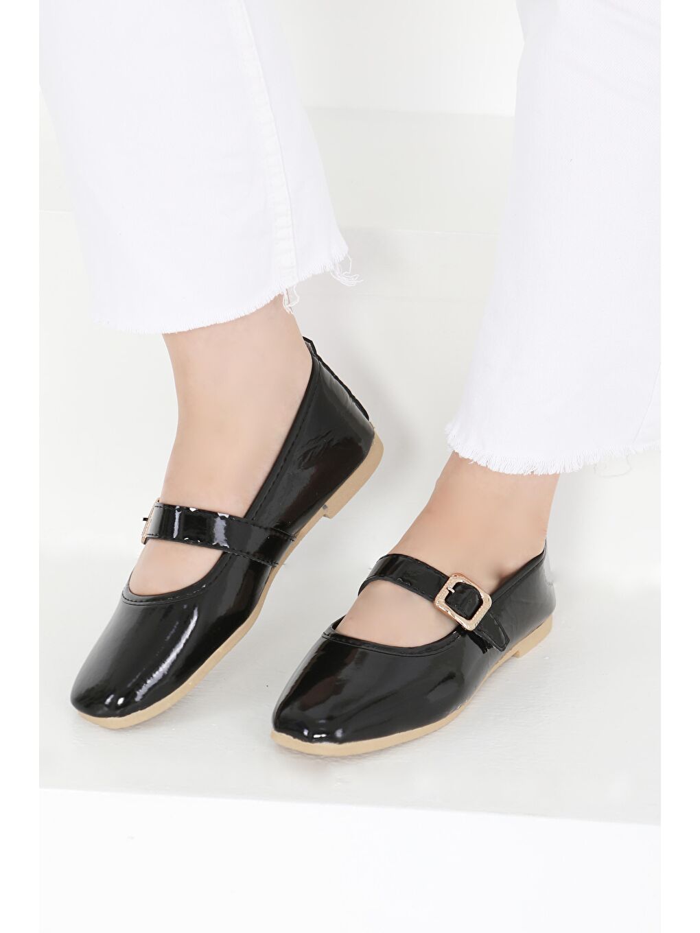 Kadın Siyah Tokalı Babet - 27416-3