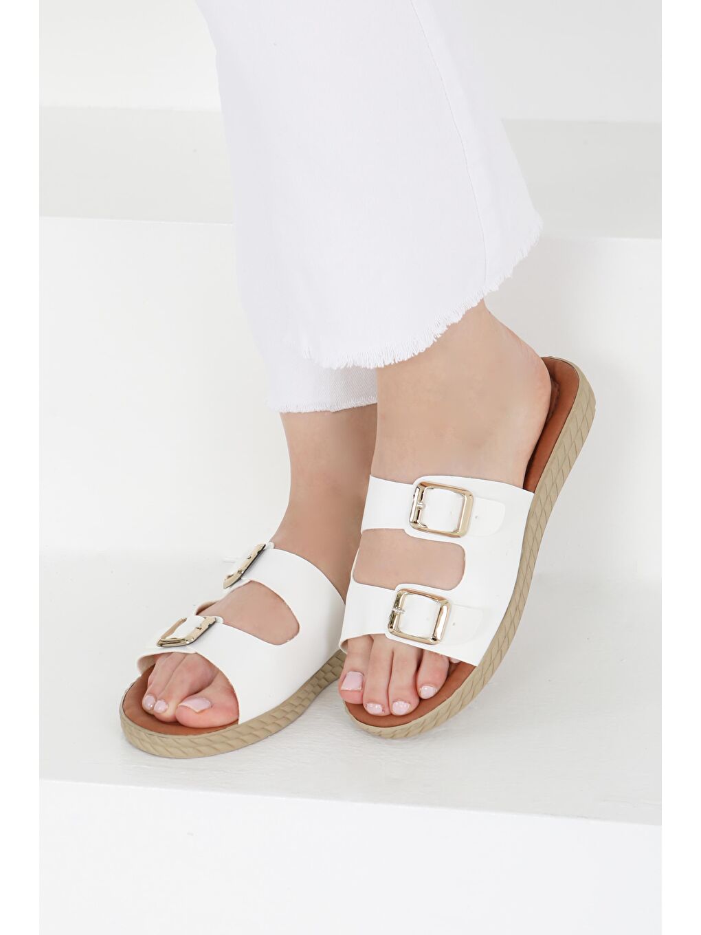 Kadın Beyaz Tokalı Terlik - 27406