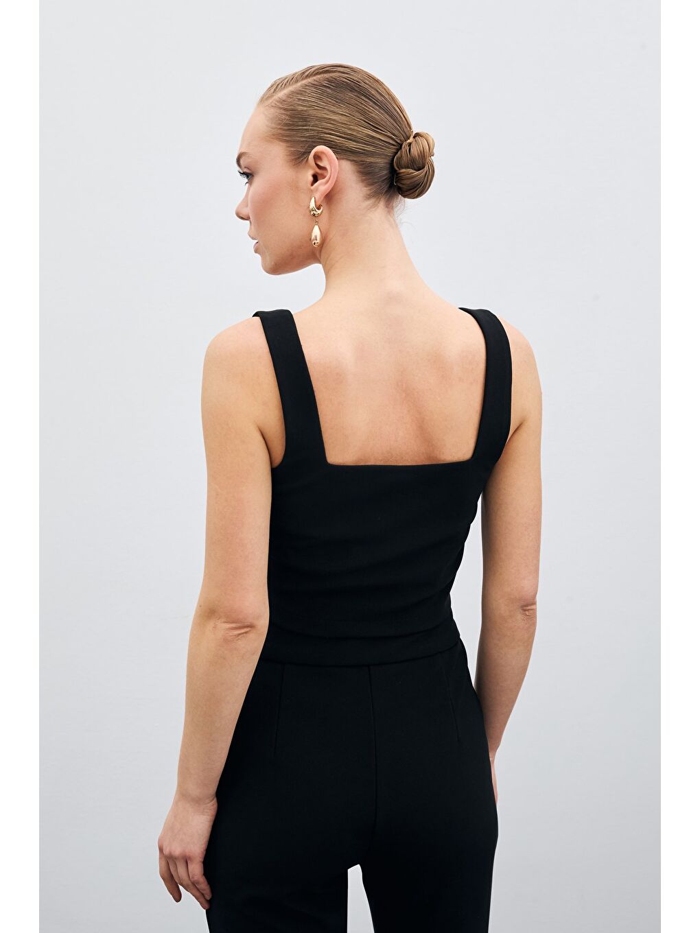 Yaka Gold Aksesuarlı Bluz - Siyah-6