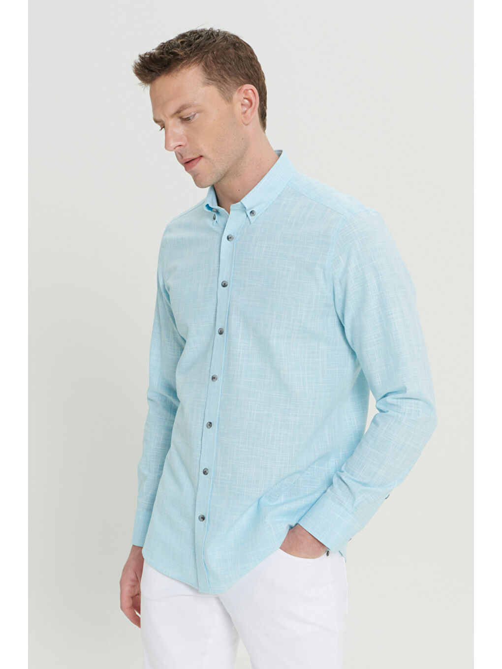 Erkek Turkuaz Slim Fit Dar Kesim Düğmeli Yaka Keten Görünümlü %100 Pamuk Flamlı Gömlek-4