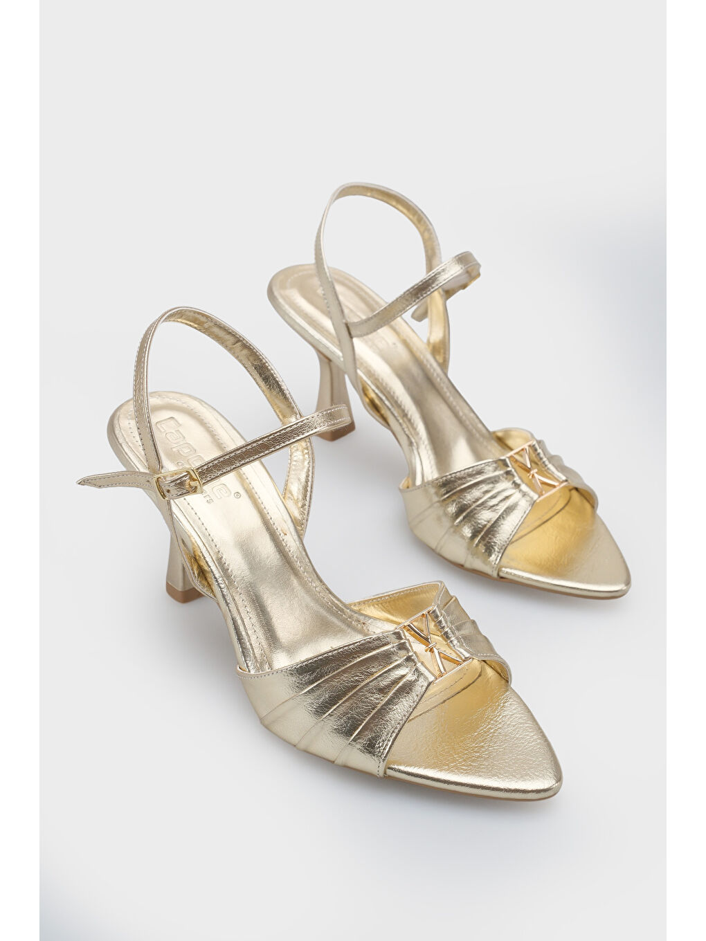 Sarı Belvia Sivri Burunlu Metalik Bilekten Bantlı Orta Topuklu Kadın Ayakkabı