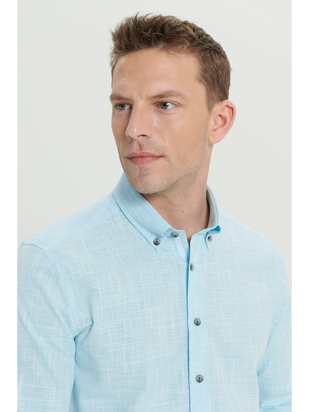 Erkek Turkuaz Slim Fit Dar Kesim Düğmeli Yaka Keten Görünümlü %100 Pamuk Flamlı Gömlek-6