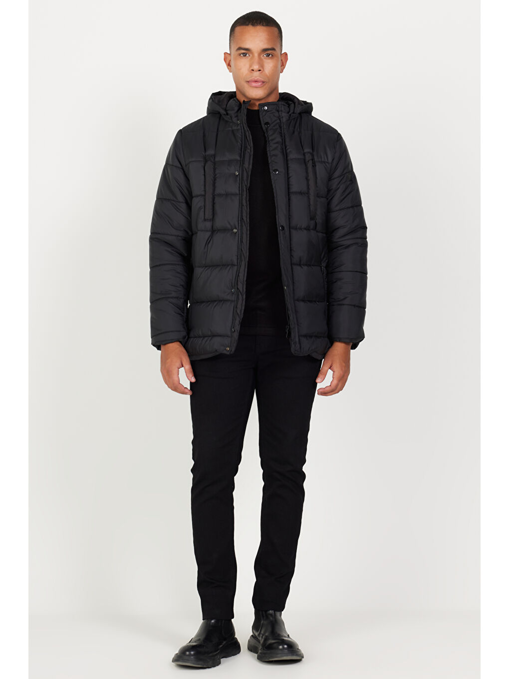 Erkek Siyah Standart Fit Normal Kesim Dik Yaka Dolgulu Outdoor Şişme Kaban Mont-1